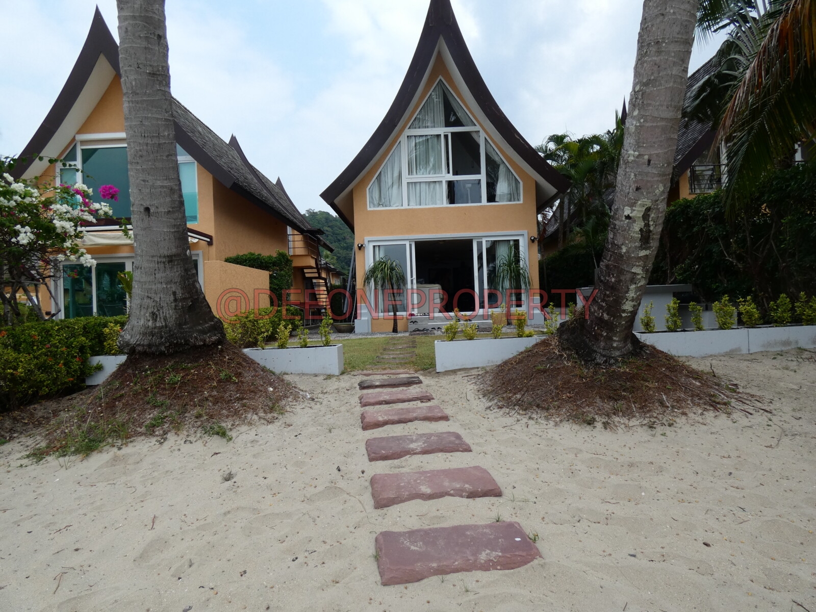 3 Bedroom Beachfront Villa for Sale – North East Coast, Koh Chang