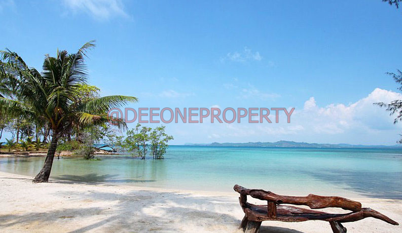 24.Half Moon Beach