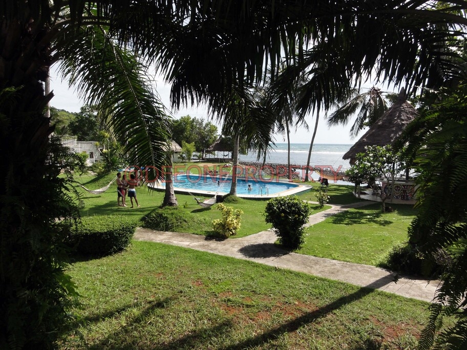 Resort en front de mer avec 28 chambres et piscine + bar à vendre – Côte sud-ouest, Koh Chang