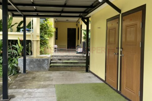 apartment-covered-walkway