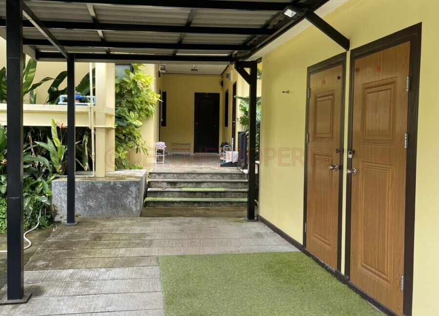 apartment-covered-walkway