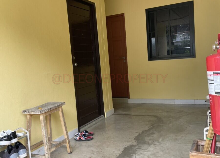 apartment-entrance