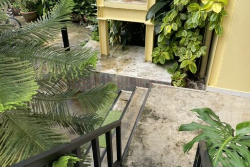 apartment-stairs-garden