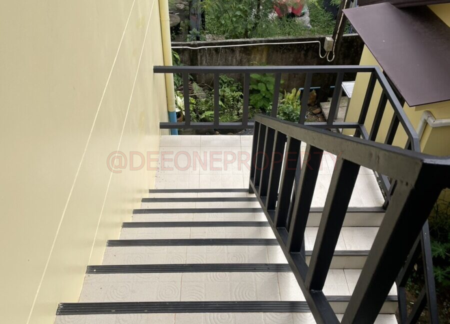 apartment-stairs-upper
