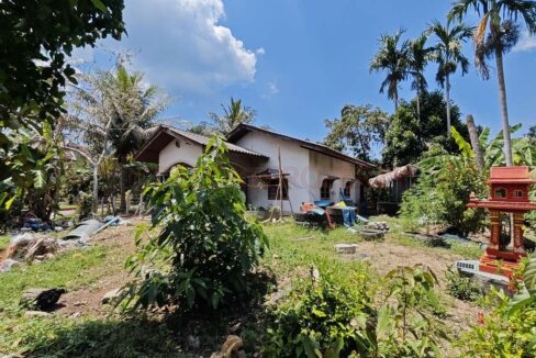 Single-storey house and tropical grounds on Koh Chang